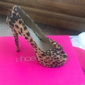Shoe dazzle leopard print 4” heels